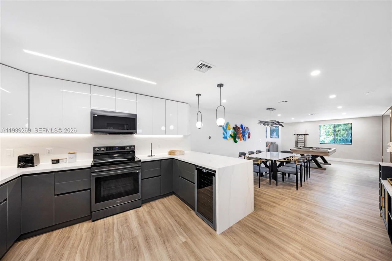 111 NW 53rd St, Miami, FL 33127 Photo