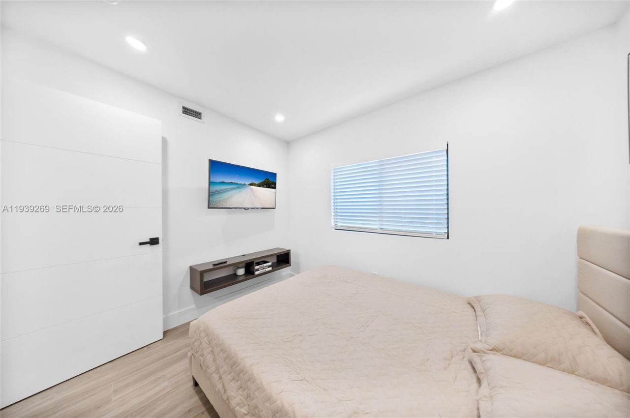 111 NW 53rd St, Miami, FL 33127 Photo