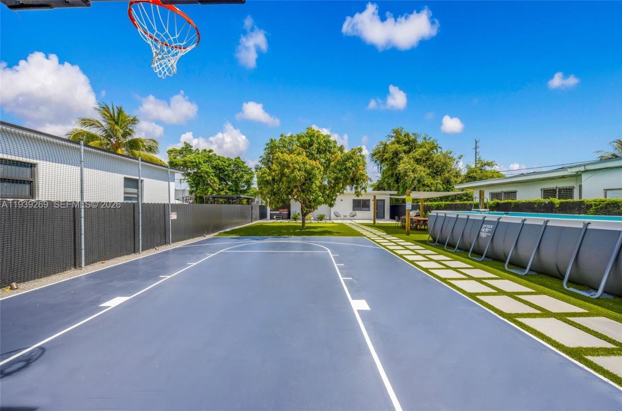 111 NW 53rd St, Miami, FL 33127 Photo