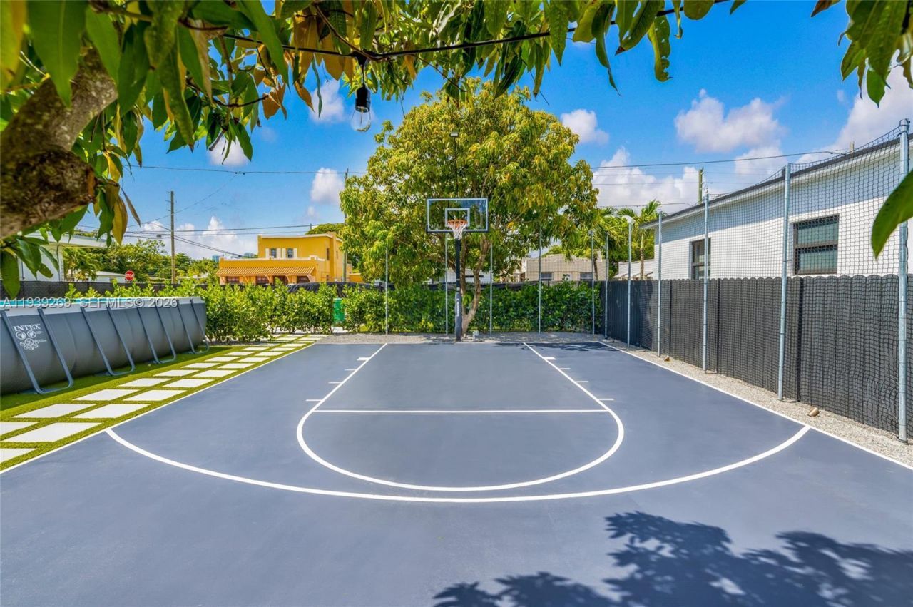 111 NW 53rd St, Miami, FL 33127 Photo