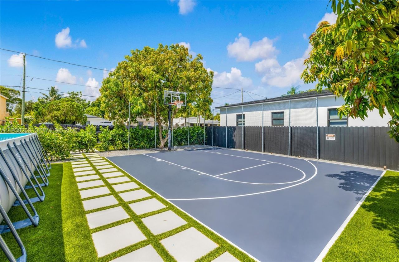 111 NW 53rd St, Miami, FL 33127 Photo