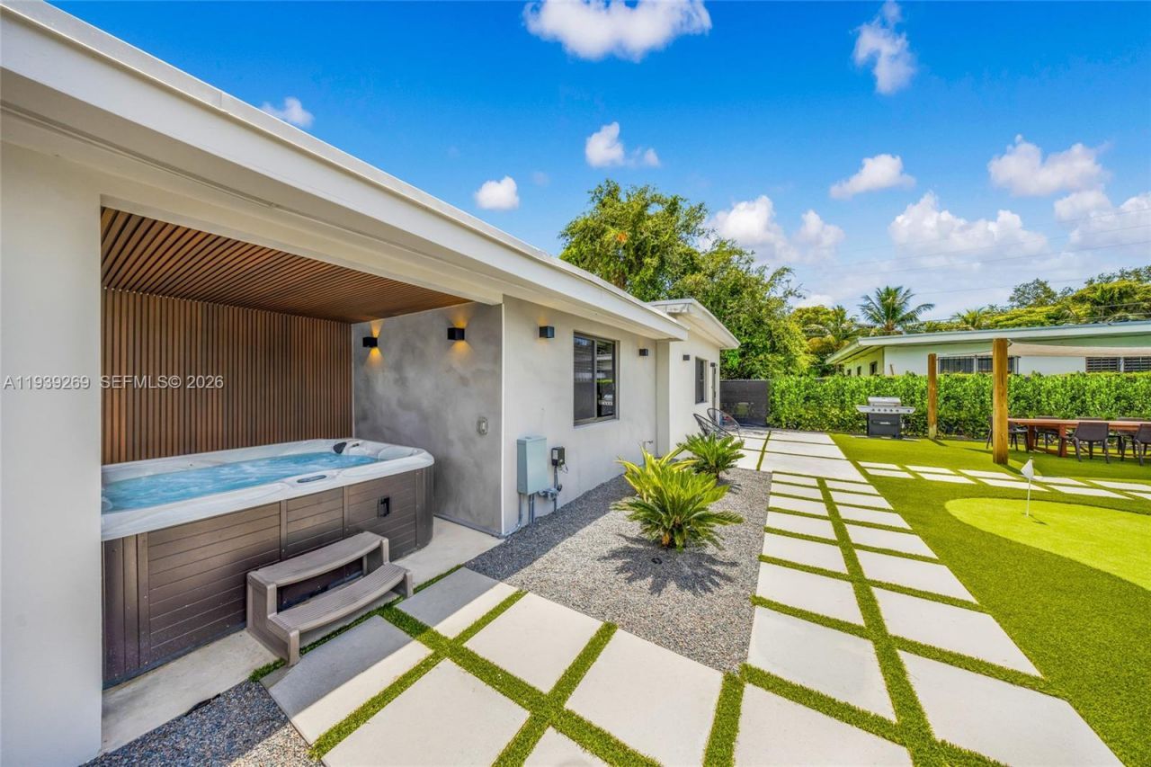 111 NW 53rd St, Miami, FL 33127 Photo