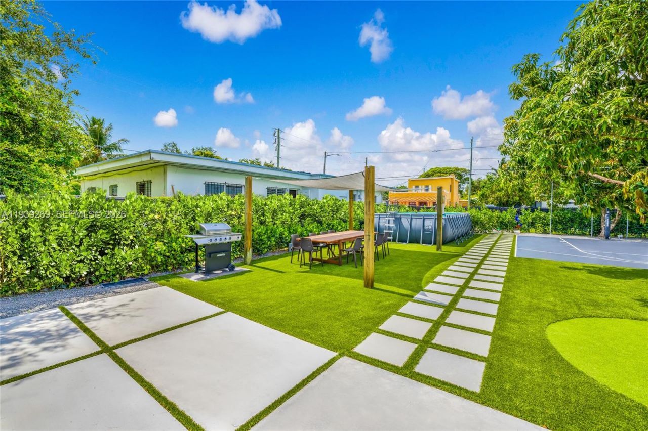 111 NW 53rd St, Miami, FL 33127 Photo