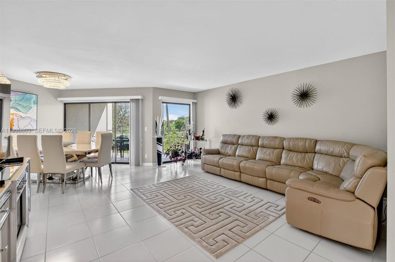 5901 Camino Del Sol , Unit 207, Boca Raton, FL 33433 Photo