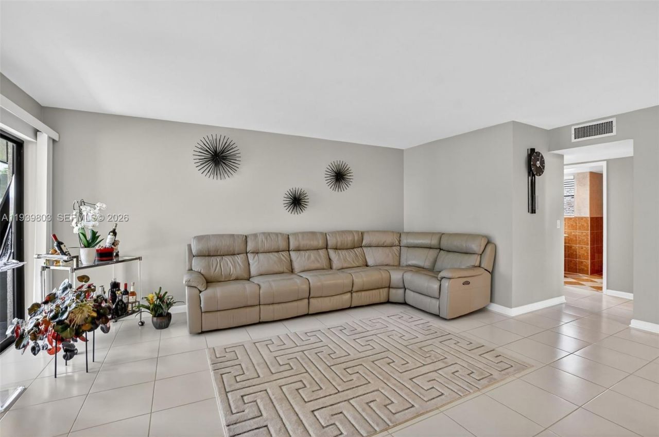 5901 Camino Del Sol , Unit 207, Boca Raton, FL 33433 Photo
