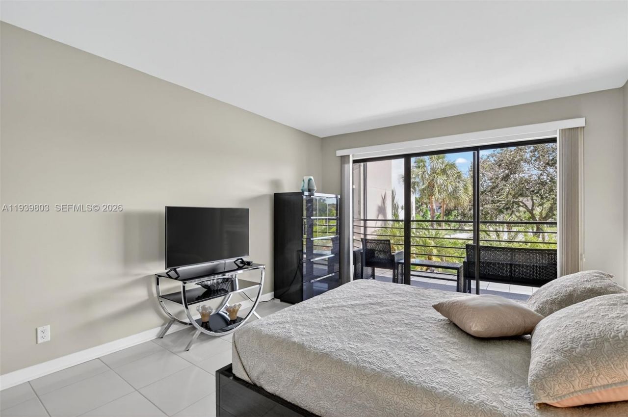 5901 Camino Del Sol , Unit 207, Boca Raton, FL 33433 Photo