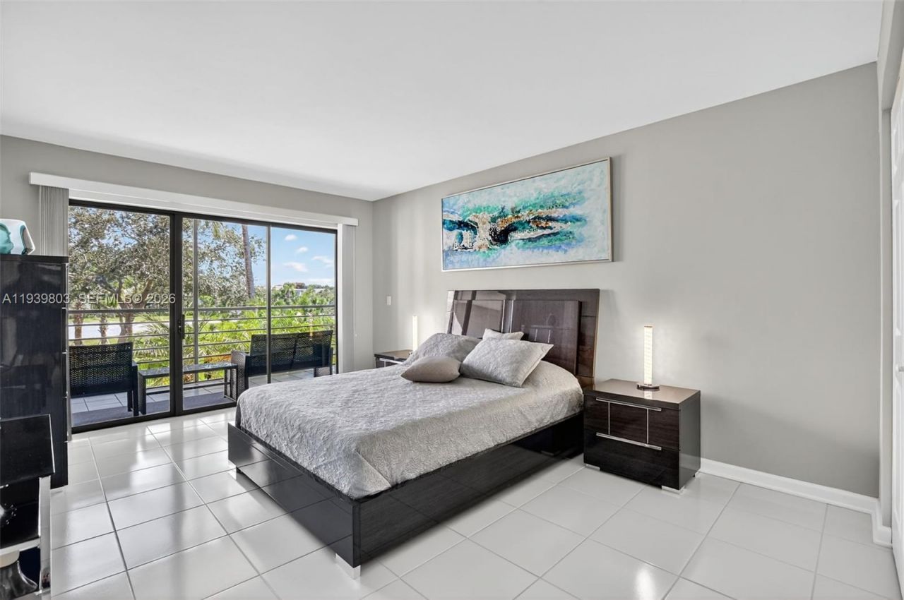 5901 Camino Del Sol , Unit 207, Boca Raton, FL 33433 Photo