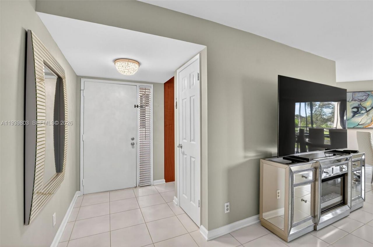 5901 Camino Del Sol , Unit 207, Boca Raton, FL 33433 Photo