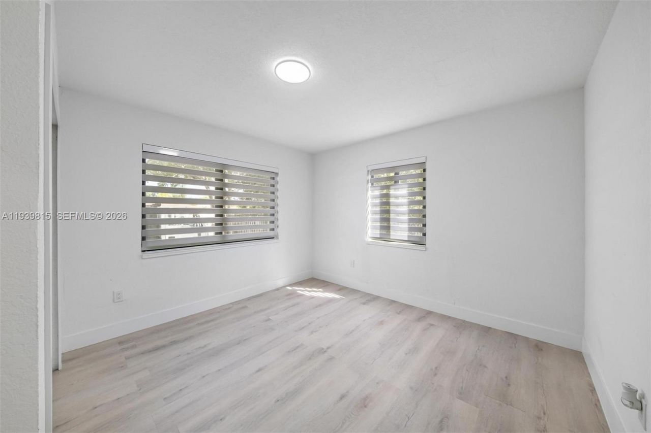 2250 NW 95th St, Miami, FL 33147 Photo