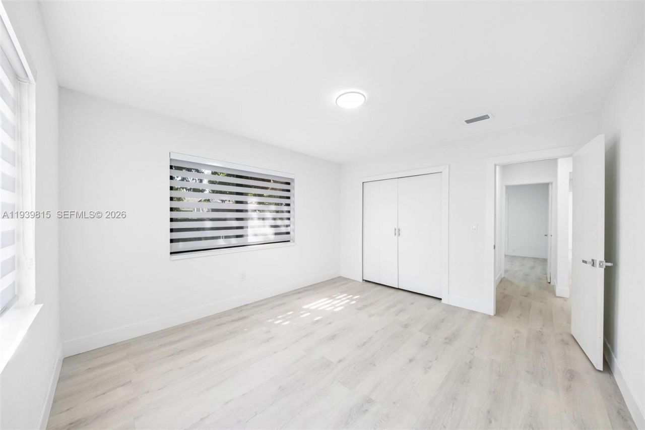 2250 NW 95th St, Miami, FL 33147 Photo