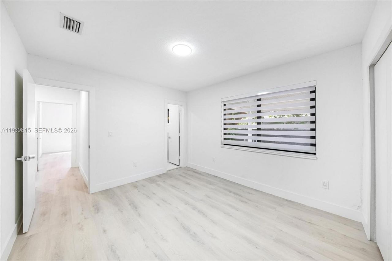 2250 NW 95th St, Miami, FL 33147 Photo