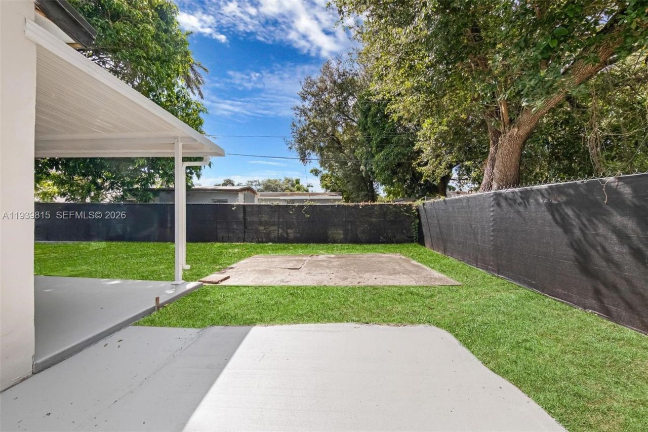 2250 NW 95th St, Miami, FL 33147 Photo