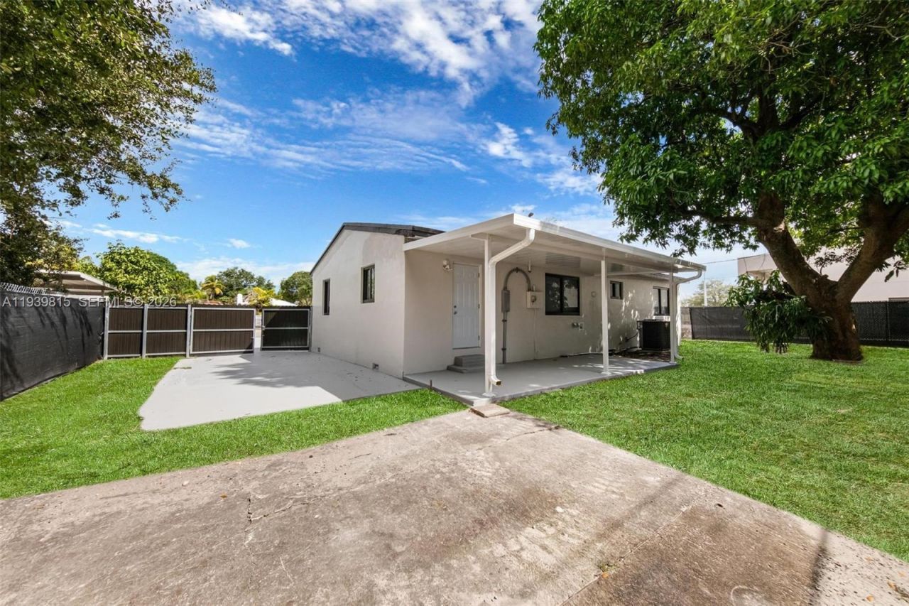 2250 NW 95th St, Miami, FL 33147 Photo