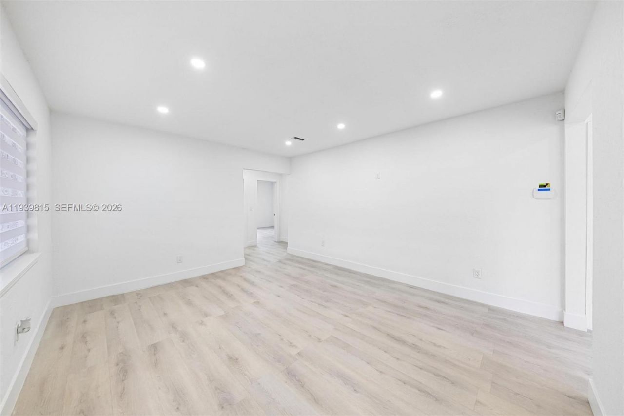 2250 NW 95th St, Miami, FL 33147 Photo