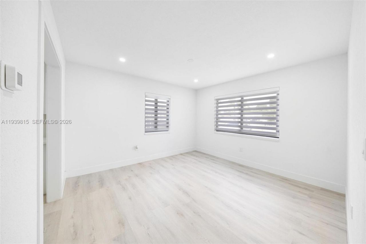 2250 NW 95th St, Miami, FL 33147 Photo