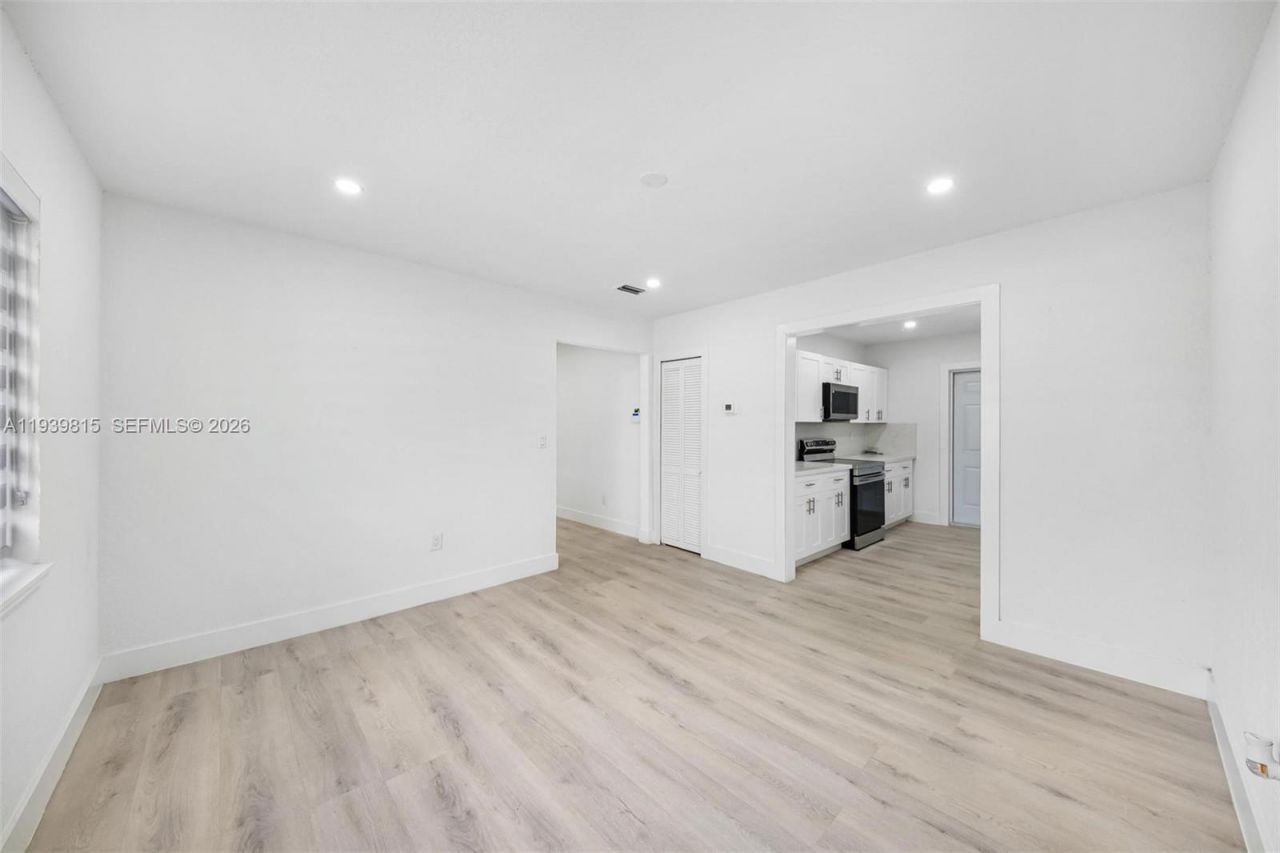 2250 NW 95th St, Miami, FL 33147 Photo