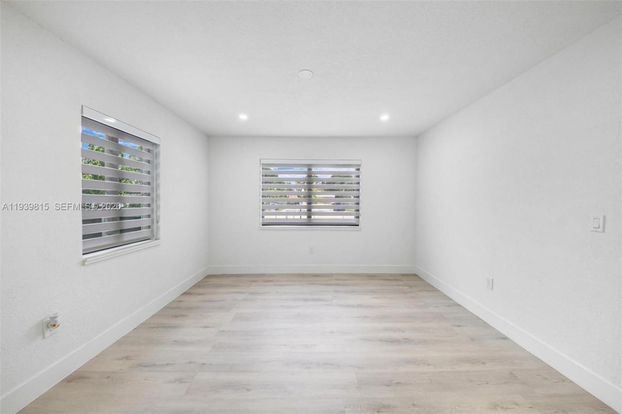 2250 NW 95th St, Miami, FL 33147 Photo