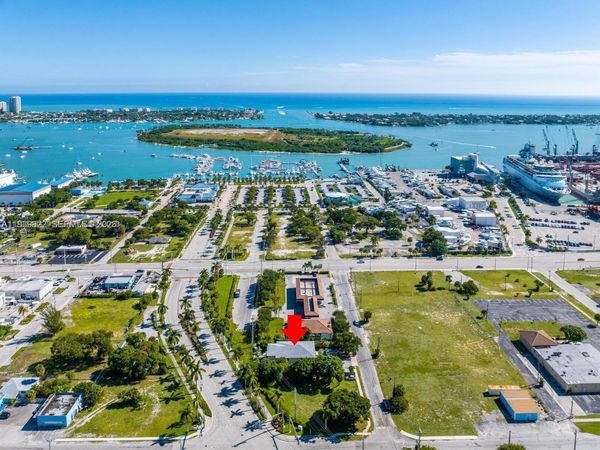 56 W 12th St, Riviera Beach, FL 33404