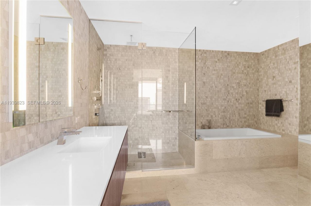 88 SW 7th St , Unit 3405, Miami, FL 33130 Photo