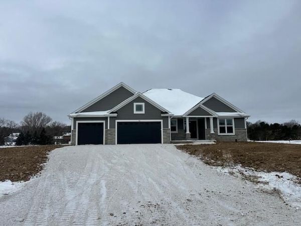 621 Wickland WAY, Colgate, WI 53017