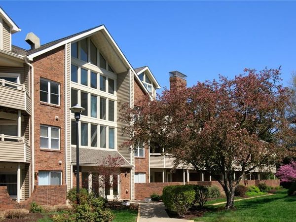 1010 Thoreau Court, Unit 211, Creve Coeur, MO 63146