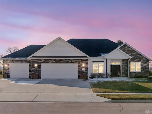 996 Stony Brook Lane, Troy, OH 45373