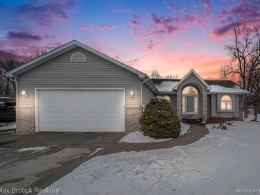 11412 Delmar Drive, Fenton, MI 48430