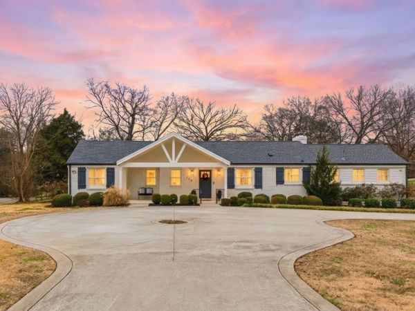 745 Vosswood Dr, Nashville, TN 37205