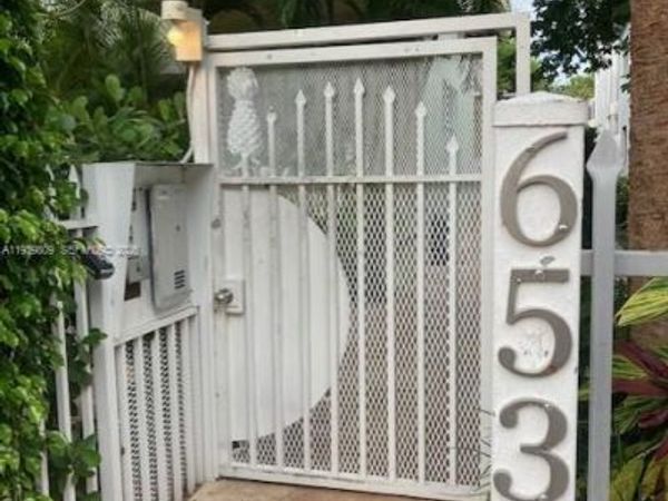 653 Michigan Ave, Unit 10, Miami Beach, FL 33139