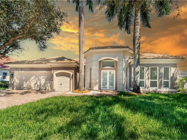 8041 Bermuda Point Ln, Davie, FL 33328