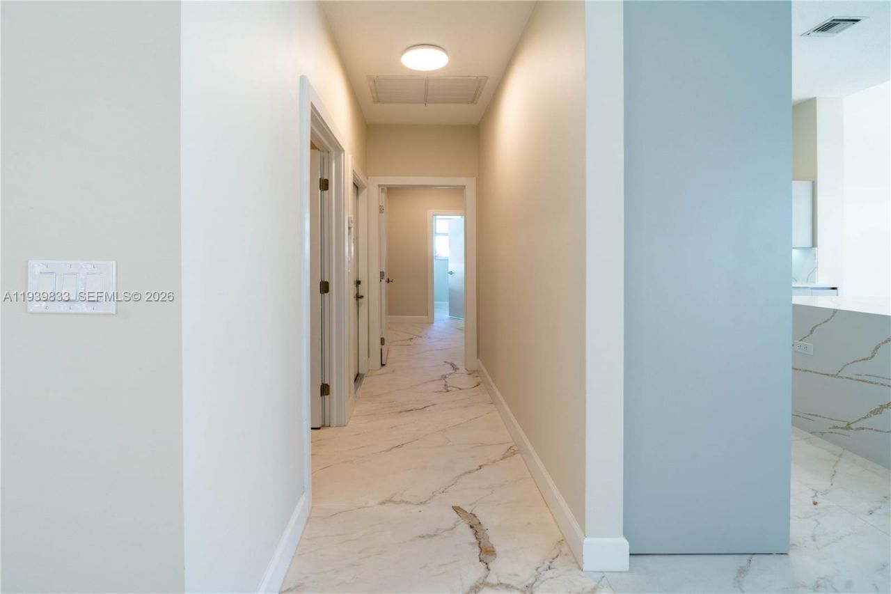 8041 Bermuda Point Ln, Davie, FL 33328 Photo