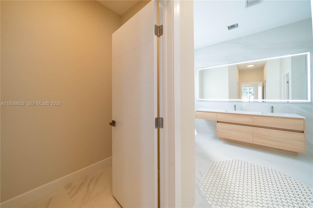 8041 Bermuda Point Ln, Davie, FL 33328 Photo