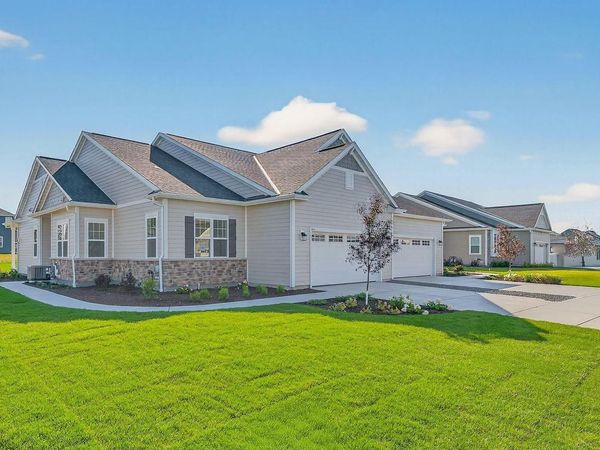 857 Stirling DRIVE, Unit Bldg 20, U, Oconomowoc, WI 53066