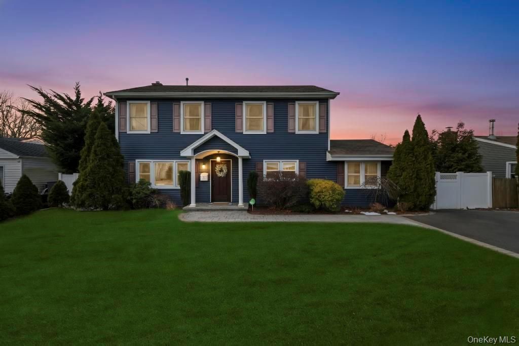 14 W Chestnut Street, Farmingdale, NY 11735 Main Photo