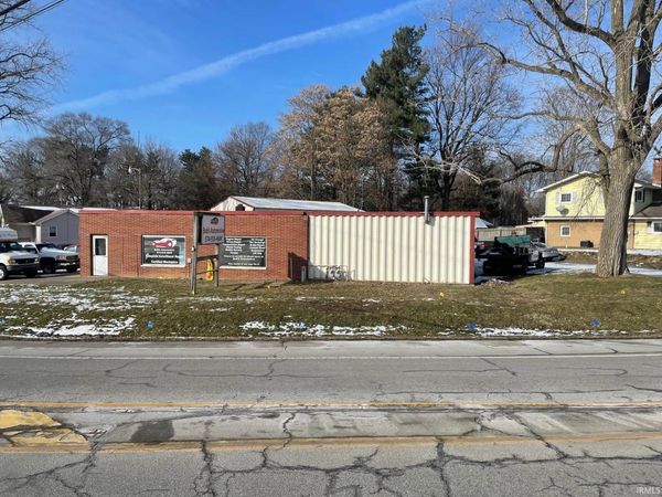 2482 W Lake Avenue, Plymouth, IN 46563