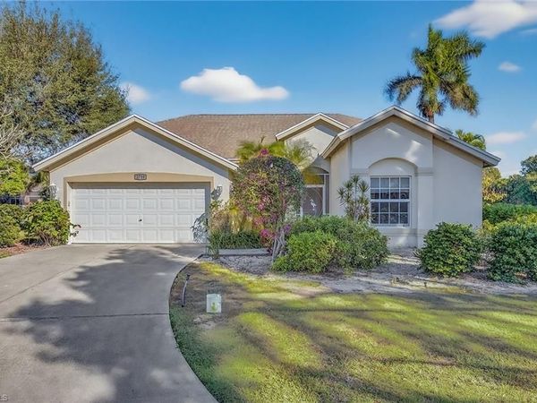 2729 Branch LN, NAPLES, FL 34109