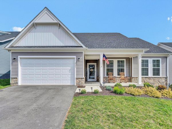 2145 Kings Walk DR, Roanoke, VA 24012