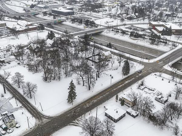 1215 S Grand Traverse Street , Flint, MI 48502