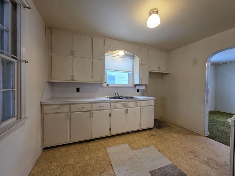 309 W Silver Street, Wapakoneta, OH 45895 Photo 9