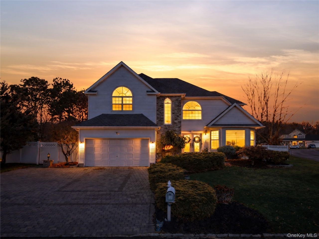 2 Mayflower Lane, Holtsville, NY 11742 Main Photo