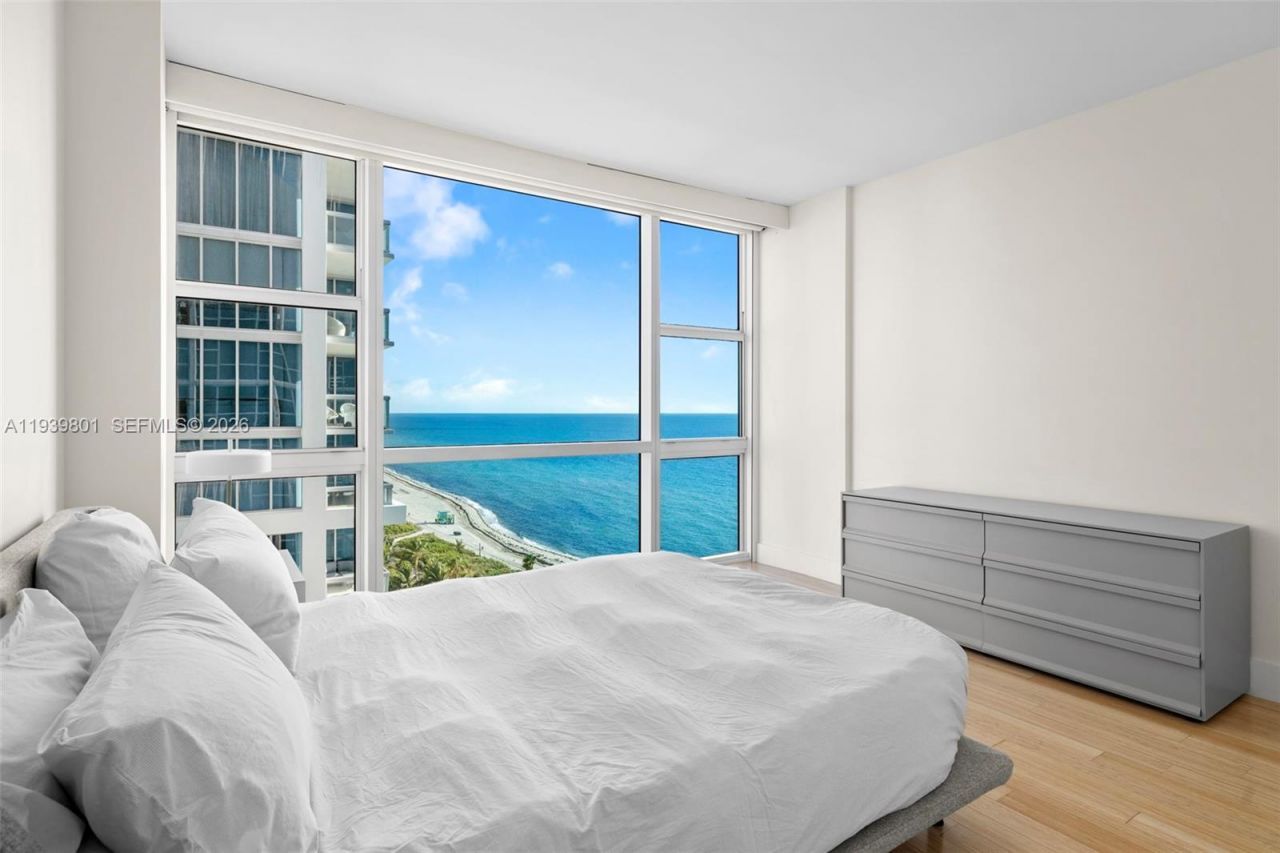 6801 Collins Ave, Unit Door 1409(, Miami Beach, FL 33141 Photo