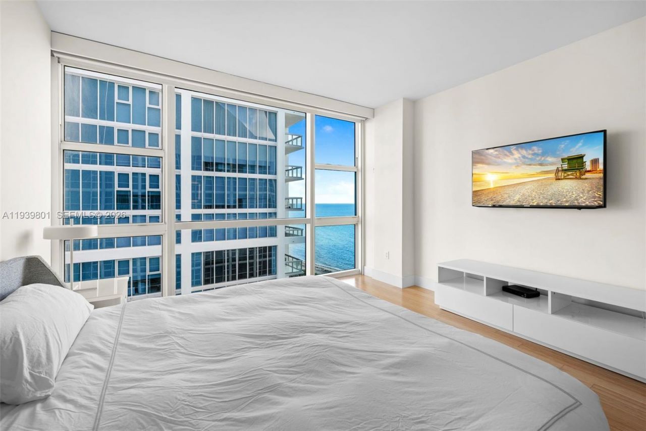 6801 Collins Ave, Unit Door 1409(, Miami Beach, FL 33141 Photo