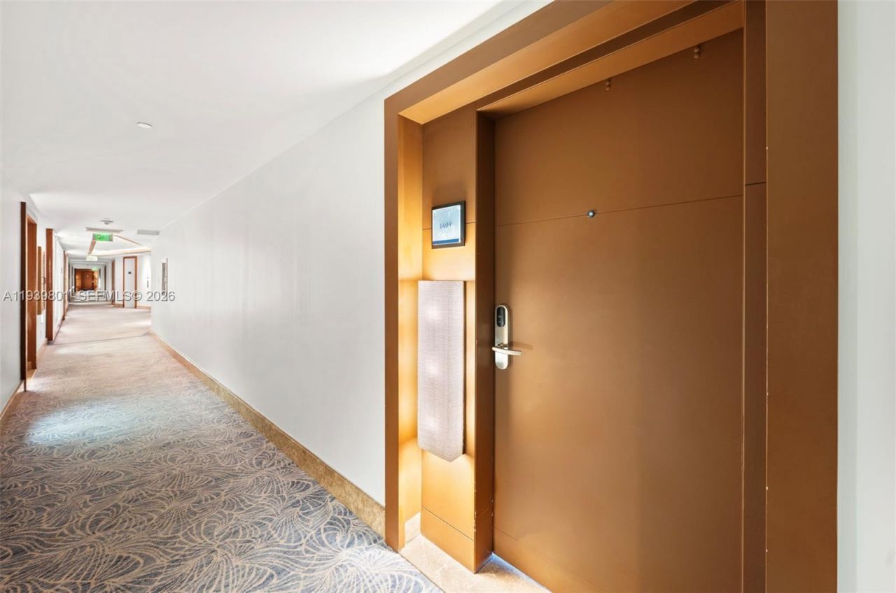 6801 Collins Ave, Unit Door 1409(, Miami Beach, FL 33141 Photo