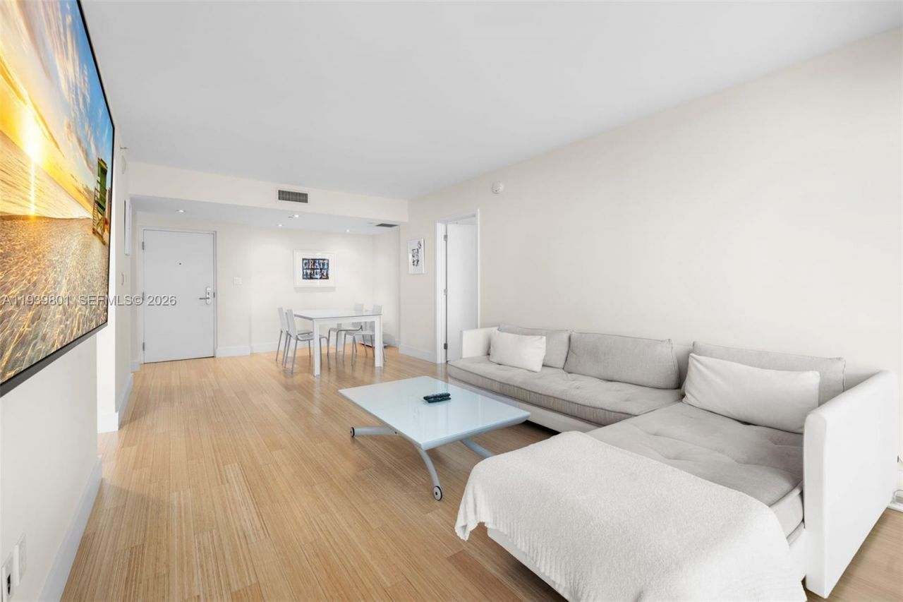 6801 Collins Ave, Unit Door 1409(, Miami Beach, FL 33141 Photo