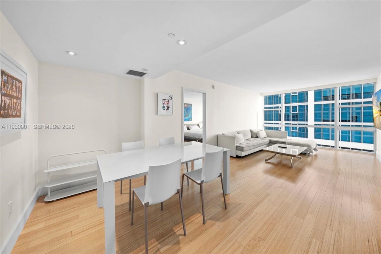 6801 Collins Ave, Unit Door 1409(, Miami Beach, FL 33141 Photo