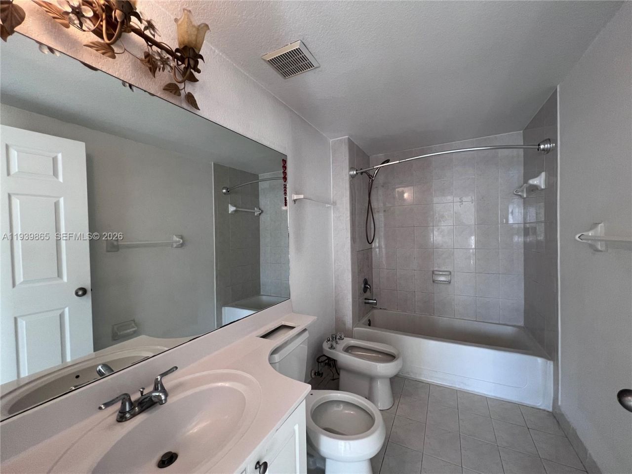 17350 NW 67th Ave, Unit 301, Hialeah, FL 33015 Photo