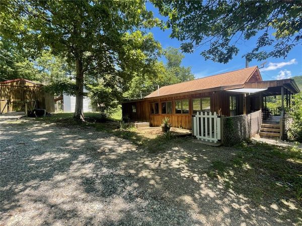 452 Marion County 3048 , Yellville, AR 72687