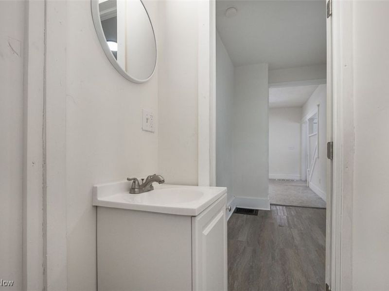 958 E 130th Street, Cleveland, OH 44108 Photo 9