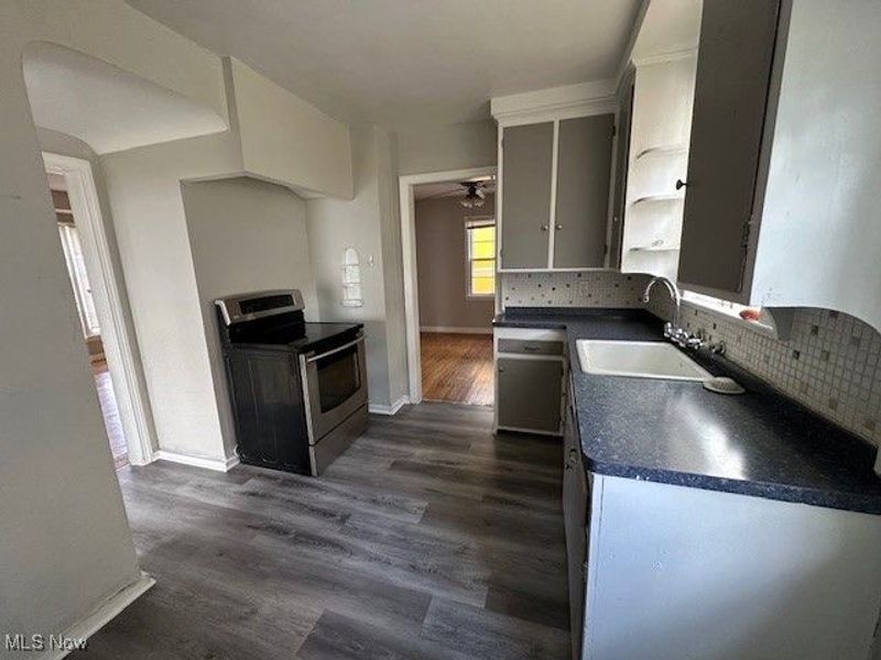 1183 Argonne Road, Cleveland, OH 44121 Photo 2