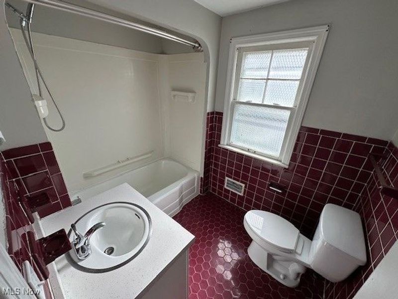 1183 Argonne Road, Cleveland, OH 44121 Photo 7